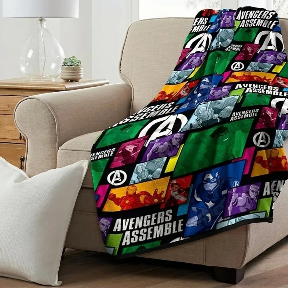 MARVEL! Avengers Assemble Action Super Plush Throw Blanket 46"W x 60"L Brand New